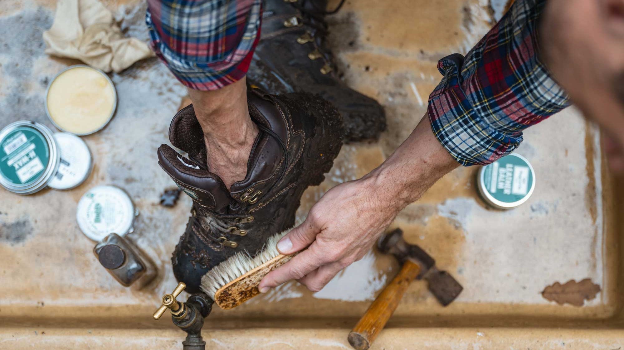 Importance of Right Footwear for Walking and Hiking - 4elementsclothing