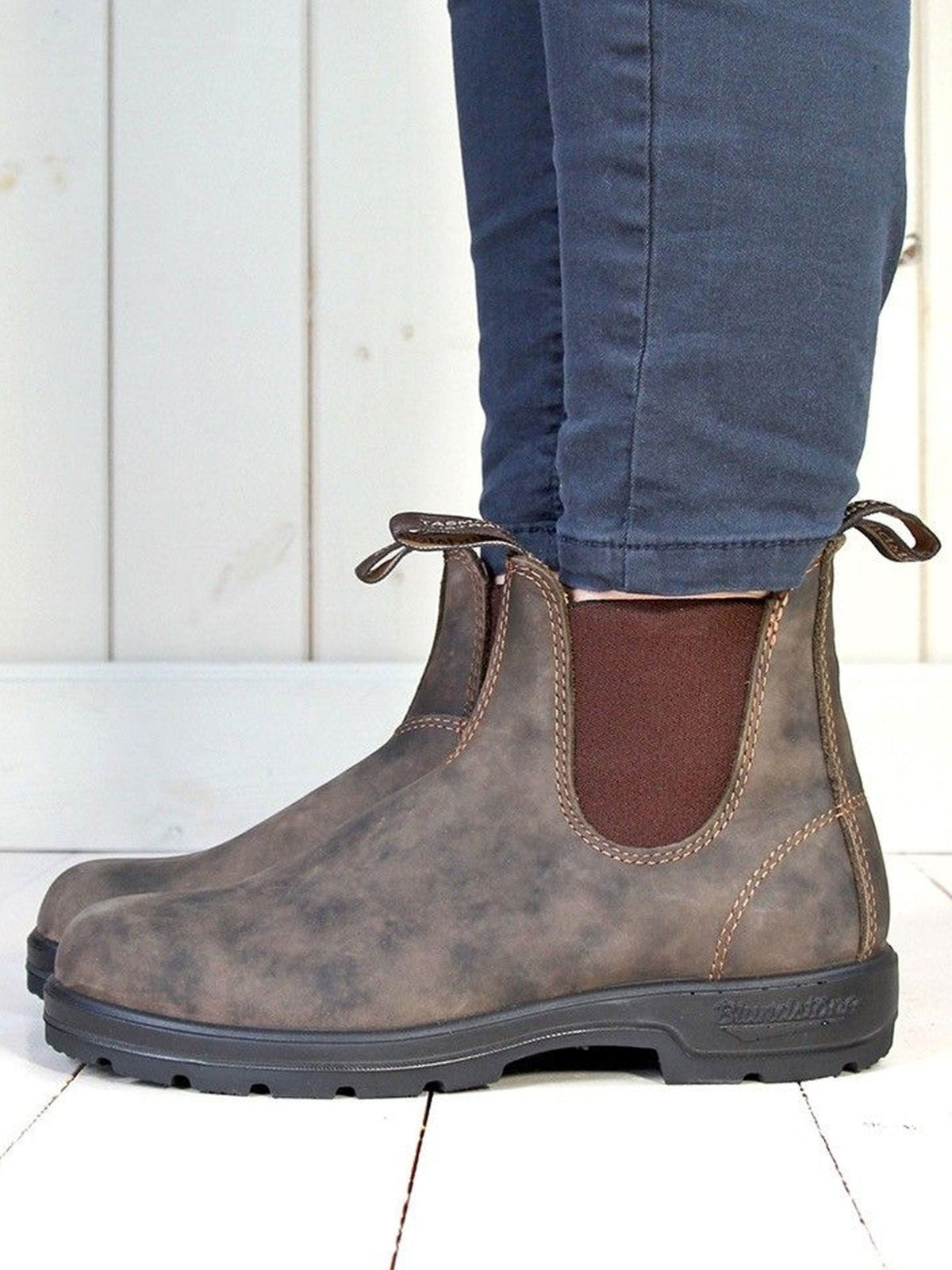 Blundstone 585 rustic brown Chelsea boots with brown elastic side - worn with jeans