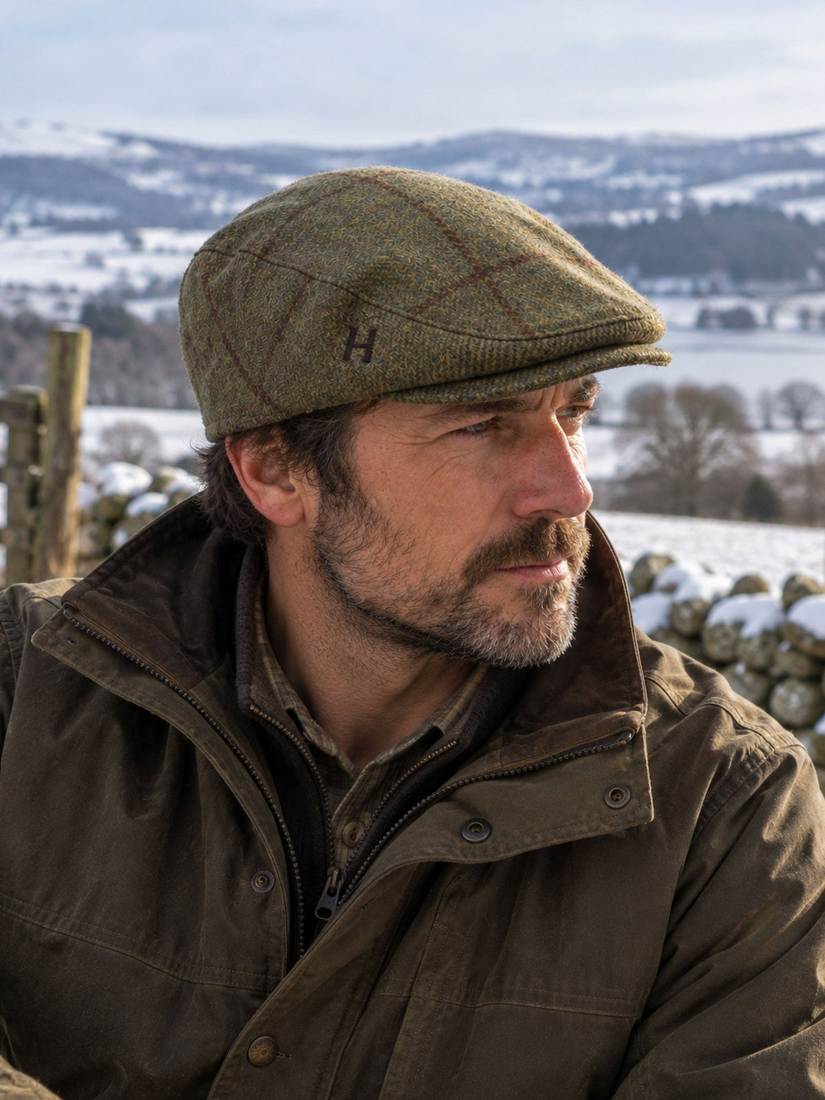 Härkila Badanloch men's British wool tweed flat cap in golden willow, view 3