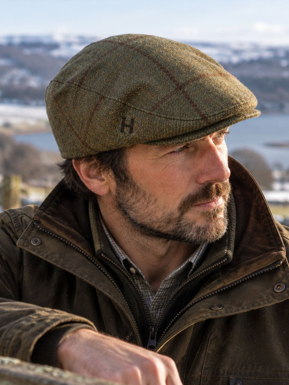 Härkila Badanloch men's British wool tweed flat cap in golden willow, view 1