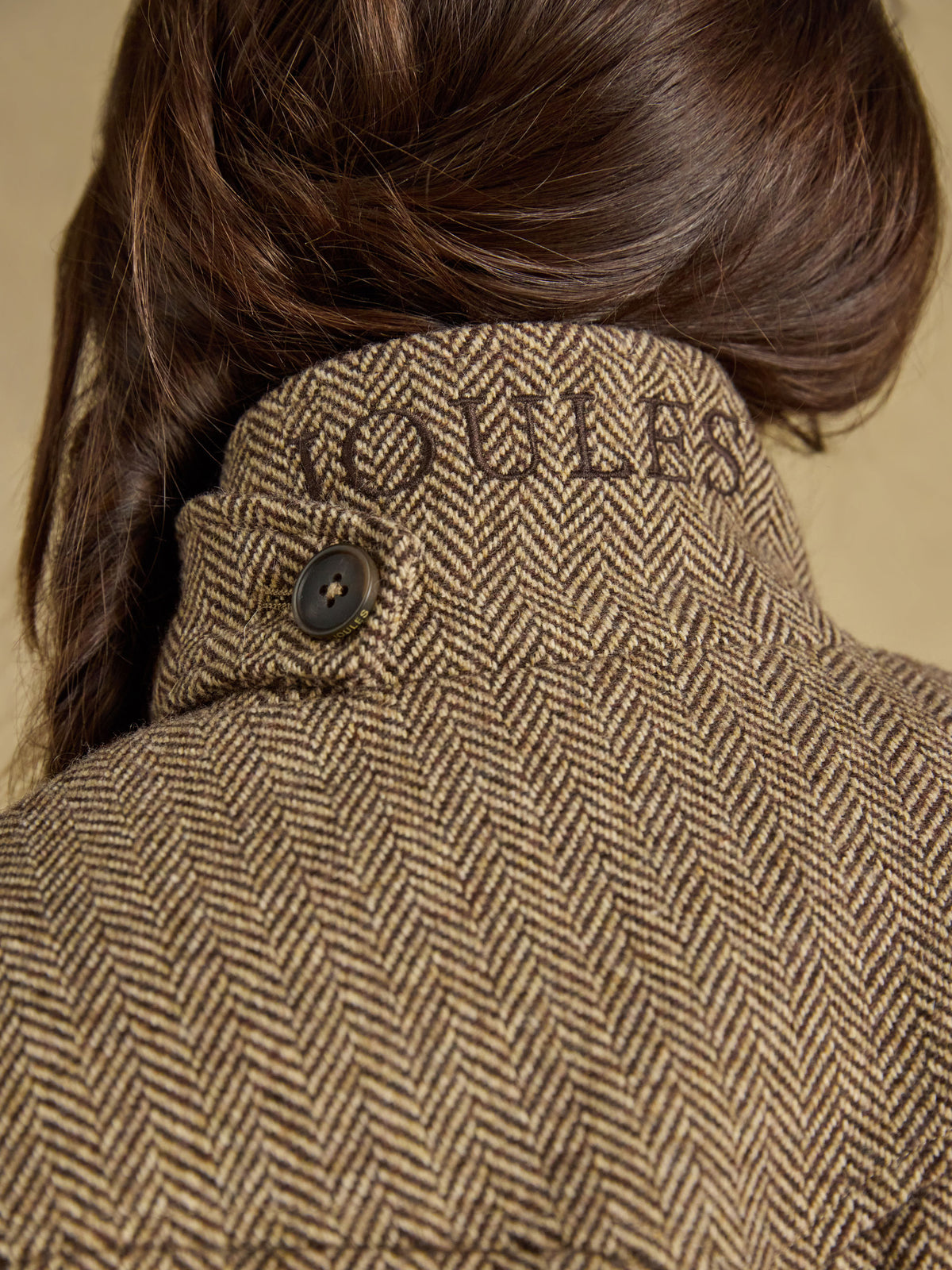 Joules Saddlebury women's brown herringbone hacking jacket, back collar with Joules branding