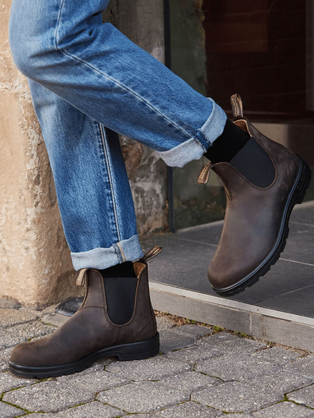 Blundstone 2340 brown oiled nubuck Chelsea boots worn with jeans