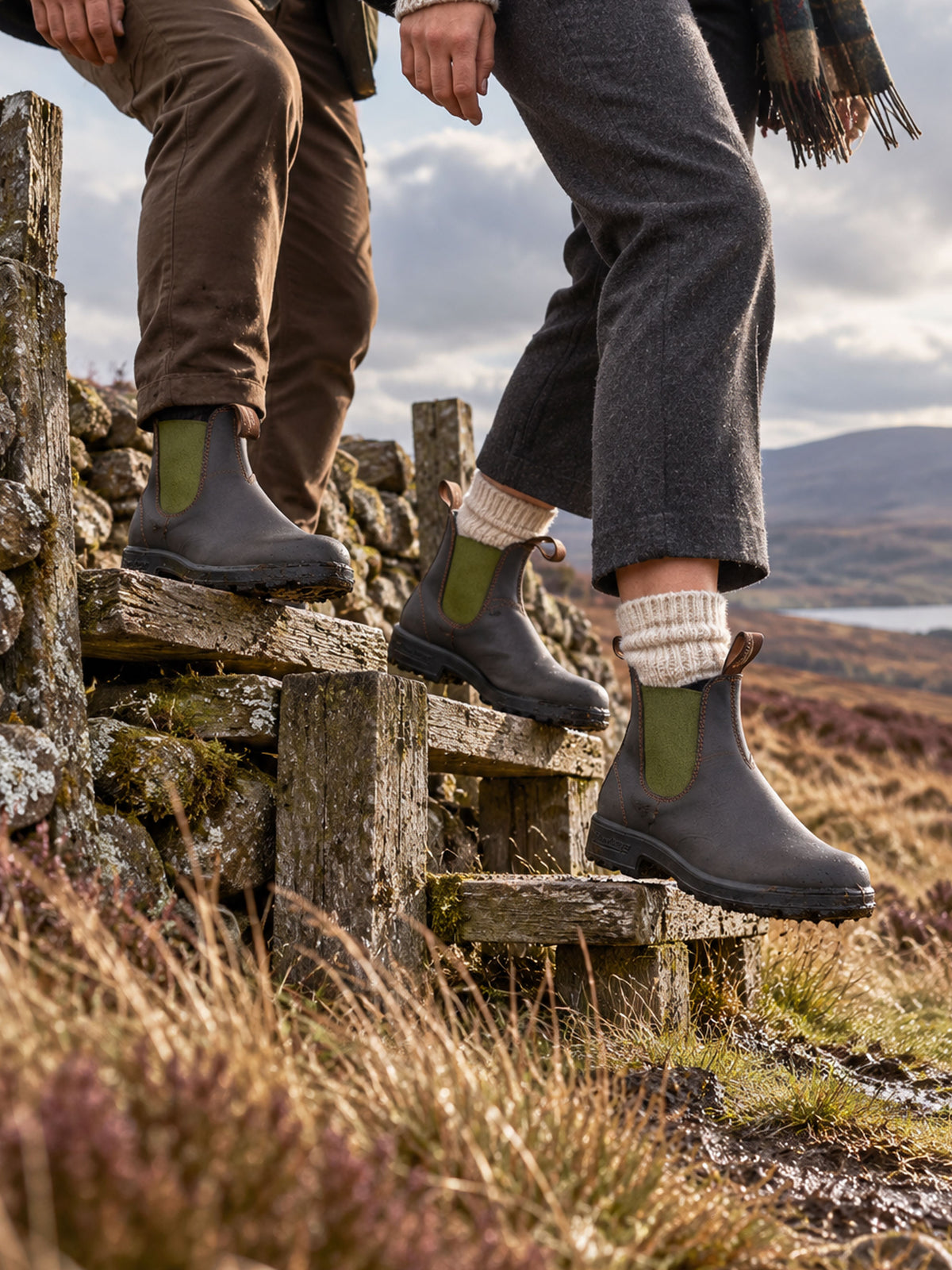 Blundstone 519 brown leather Chelsea boots with olive elastic worn on a hill walk