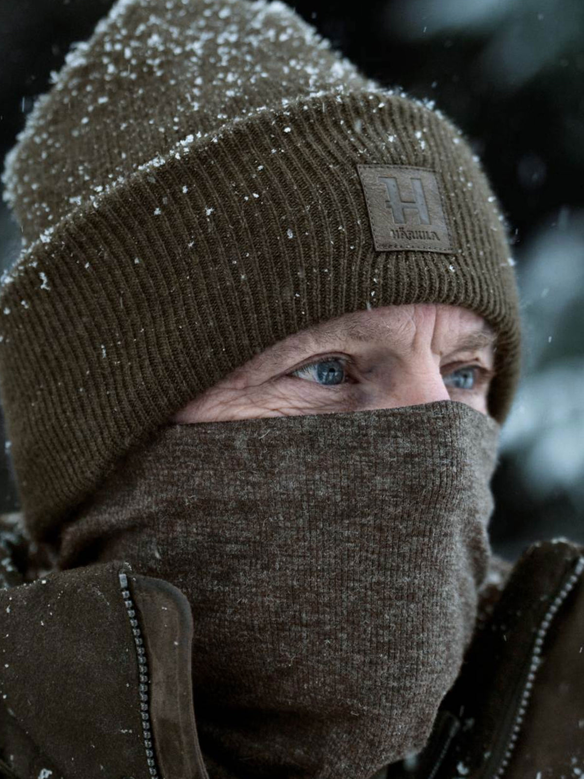 Härkila Kodiak CleverWool neck gaiter in dark hunting green, view 1